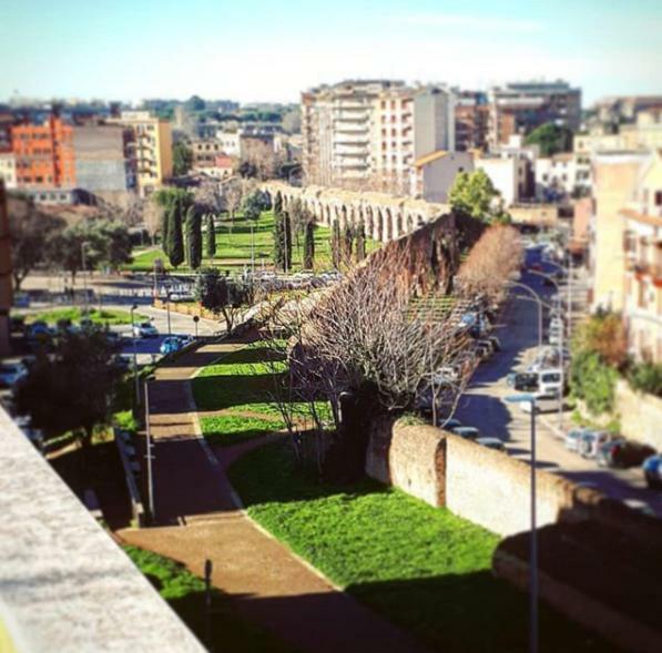 ローマAlloggio Turistico All'Acquedottoアパートメント エクステリア 写真